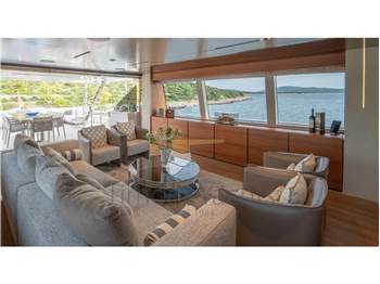 Custom Line Navetta 33