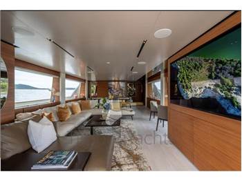 Custom Line Navetta 33