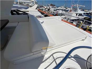 Azimut 64 fly