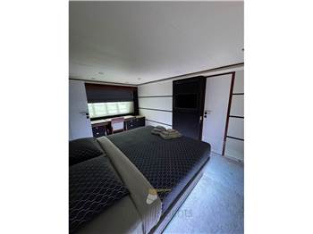 Princess Yachts V 85