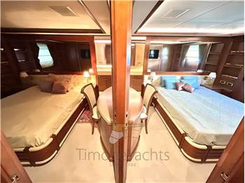 Benetti Delfino 93'