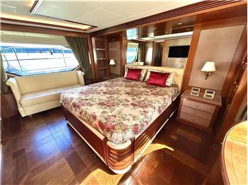 Benetti Delfino 93'