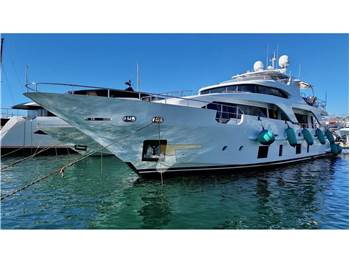 Benetti Delfino 93'