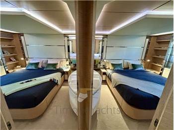 Benetti Delfino 93'