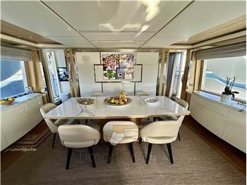 Benetti Delfino 93'