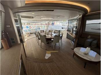 Custom Line Navetta 33