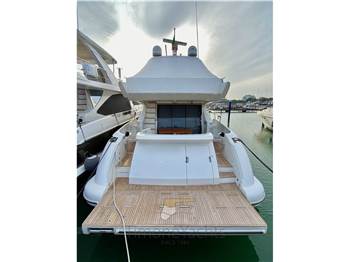 Azimut 64 fly