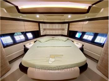 Azimut 64 fly