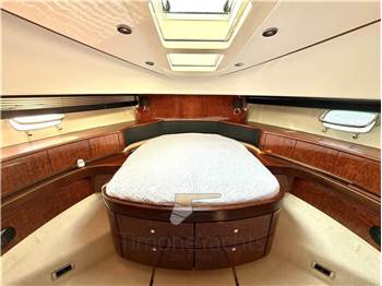 Fairline SQUADRON 74