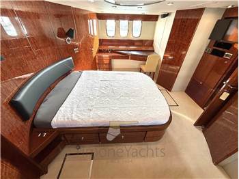 Fairline SQUADRON 74