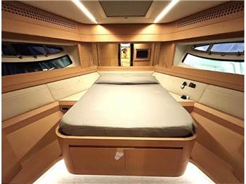 Pershing 82