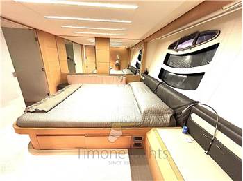 Pershing 82