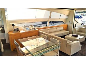 Pershing 82