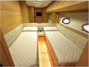 Pershing 82