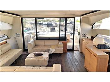Pershing 82