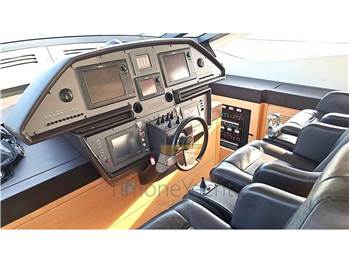 Pershing 82
