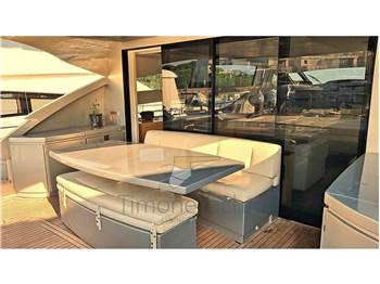 Pershing 82