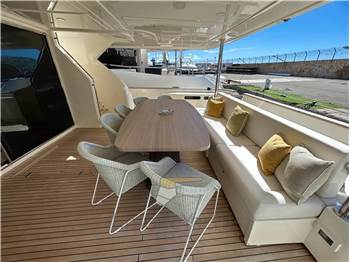 Custom Line Navetta 28