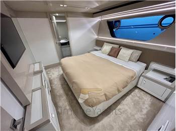 Custom Line Navetta 28