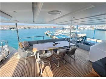 Benetti Delfino 93