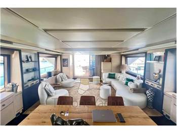 Benetti Delfino 93
