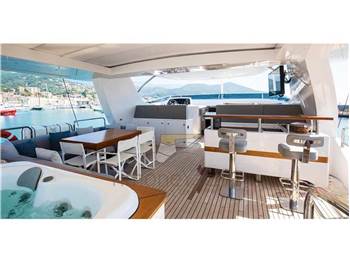 Benetti Delfino 93