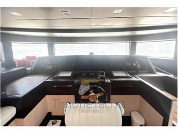 Benetti Delfino 93