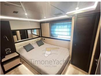 Benetti Delfino 93