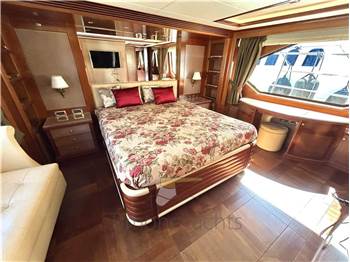 Benetti Delfino 93'