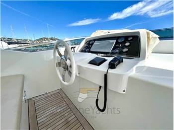 Benetti Delfino 93'