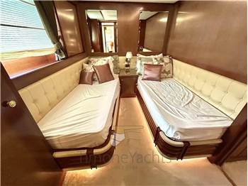 Benetti Delfino 93'