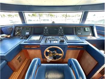 Benetti Delfino 93'