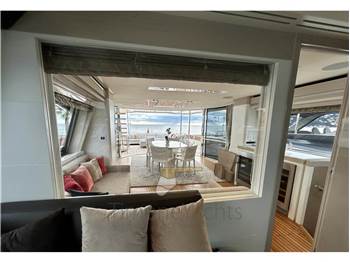 Custom Line Navetta 28