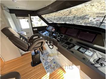 Custom Line Navetta 28