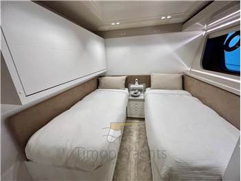 Custom Line Navetta 28