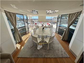 Custom Line Navetta 28