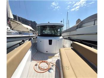 Axopar 28 Cabin