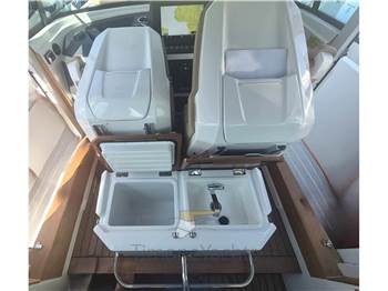Axopar 28 Cabin