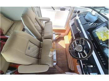 Axopar 28 Cabin