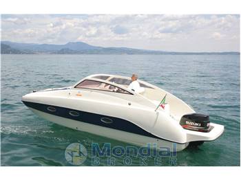 MonteCarlo Marine Ital Cabin 25' - Leaving Concept