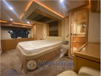 Ferretti 761