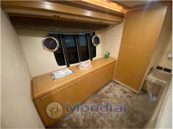 Ferretti 761