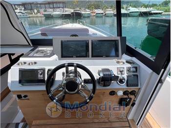 Axopar 37 Axopar xc Cross Cabin 37