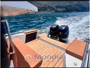 Axopar 37 Axopar xc Cross Cabin 37