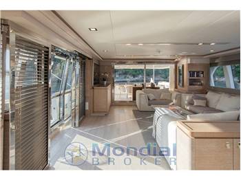 Ferretti Custom Line NAVETTA 33 Crescendo