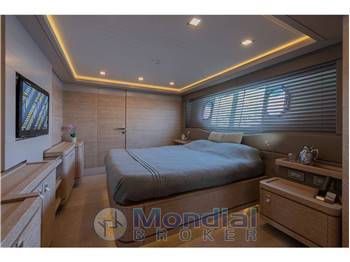 Ferretti Custom Line NAVETTA 33 Crescendo