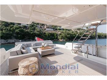 Ferretti Custom Line NAVETTA 33 Crescendo