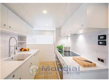 Van der Valk RAISED PILOTHOUSE