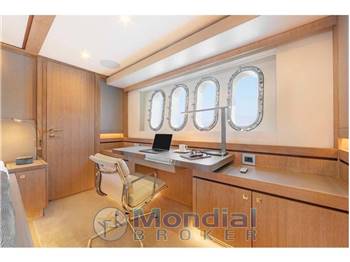 Van der Valk RAISED PILOTHOUSE