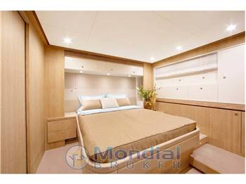 Van der Valk RAISED PILOTHOUSE